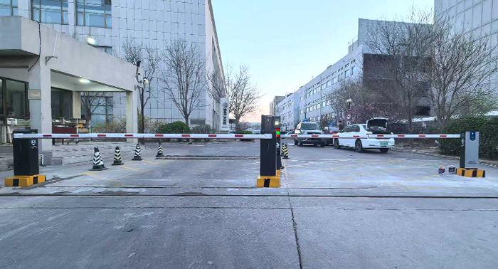 某社區采用 “ 安快 ” 車牌識別系統