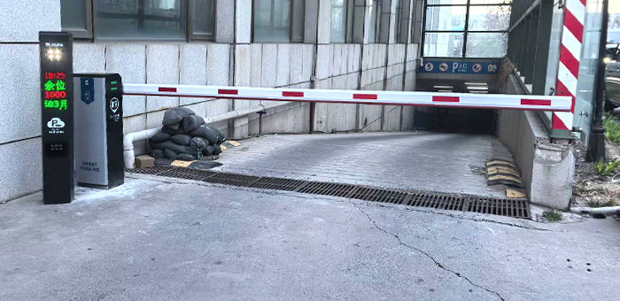 某停車場采用 “ 安快 ” 車牌識別系統