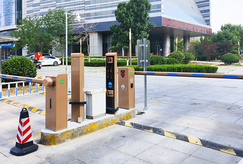 某園區停車場采用 “安快” 一進一出直桿道閘