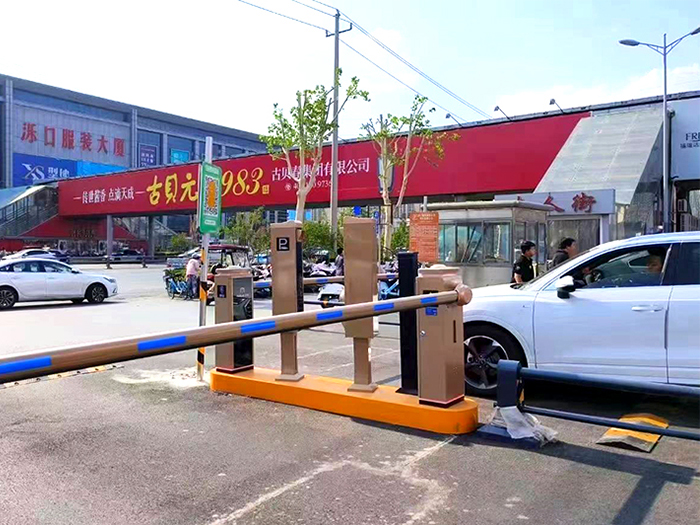 某大廈采用 “安快” 停車場車牌識別系統