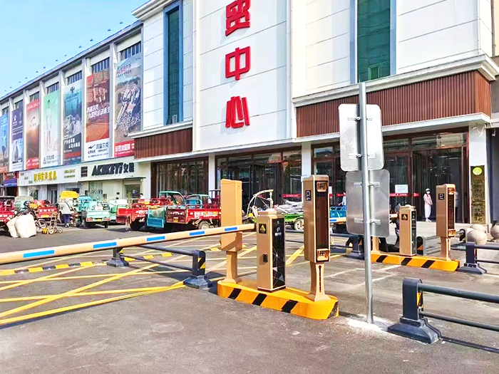 某商貿中心采用 “安快” 車牌識別系統