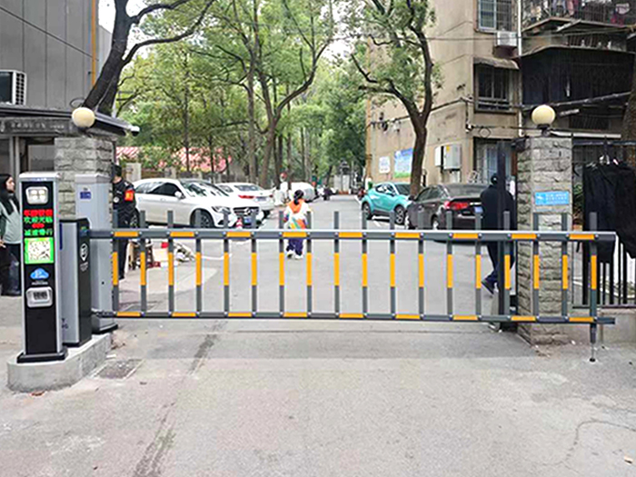 某小區采用 “安快” 同進同出車牌識別系統
