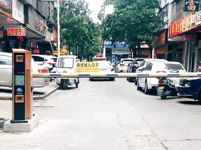 某街道采用 “安快” 同進同出直桿道閘停車管理