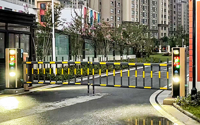 某小區采用 “安快” 一進一出對開車牌識別系統案例圖